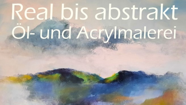 Abstraktes Gemälde mit Bergen, Himmel und Wolken in Blau-, Grün- und Gelbtönen, überlagert mit Text zur Malerei