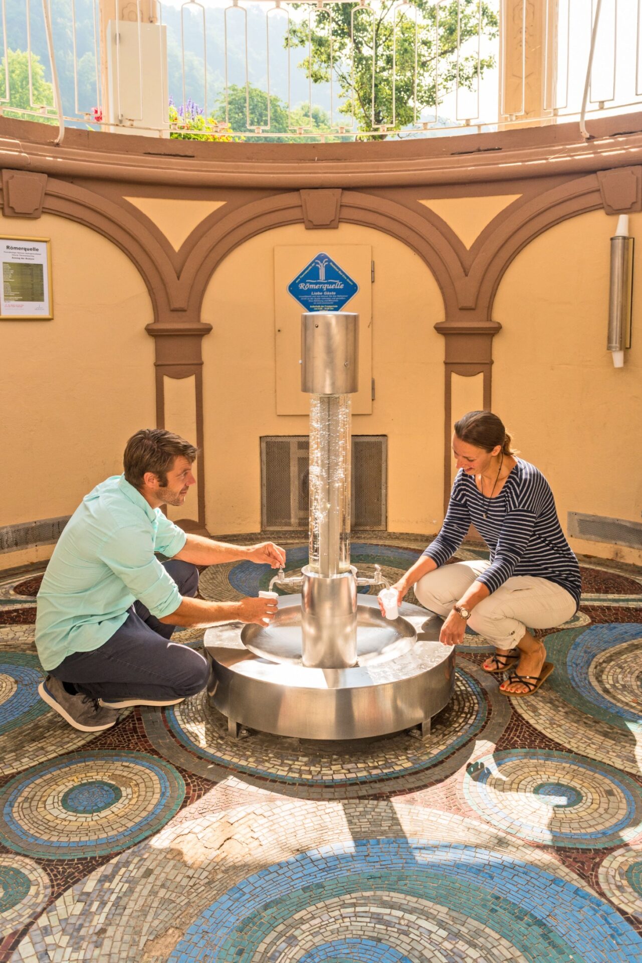 Das warme Heilwasser der Römerquelle wird bei Verdauungsbeschwerden empfohlen, das Trinken ist kostenlos. (Foto: DJD/Touristik Bad Ems-Nassau/Dominik Ketz)