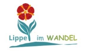 Stilisierte rote Blume mit grünen Blättern und dem Schriftzug Lippe im Wandel
