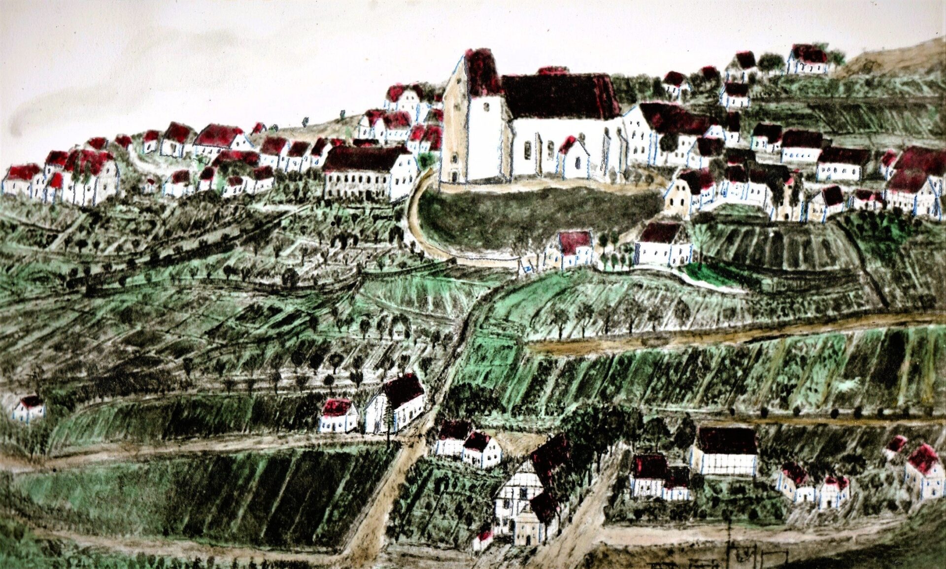 Historische Siedlung Tönsberg auf einem Hügel mit großer Kirche und vielen Häusern, umgeben von grünen Terrassenfeldern